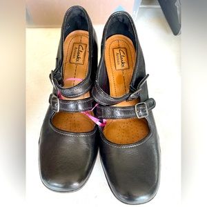 Clarks Artisan Active Air Black 2 strap pumps/mary Jane’s, Wmns Size 9.5